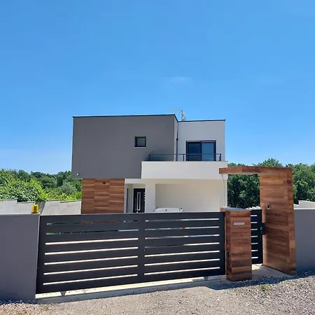 Prázdninový dům Luxury Tara *