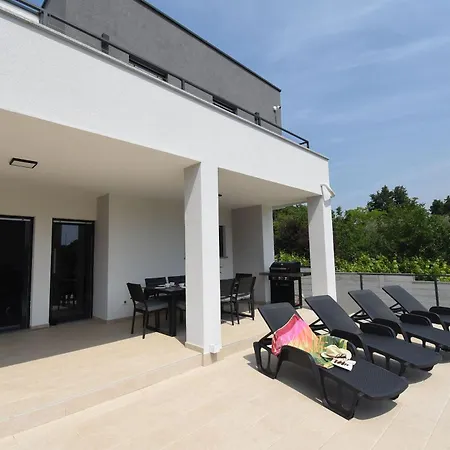 Luxury Tara *